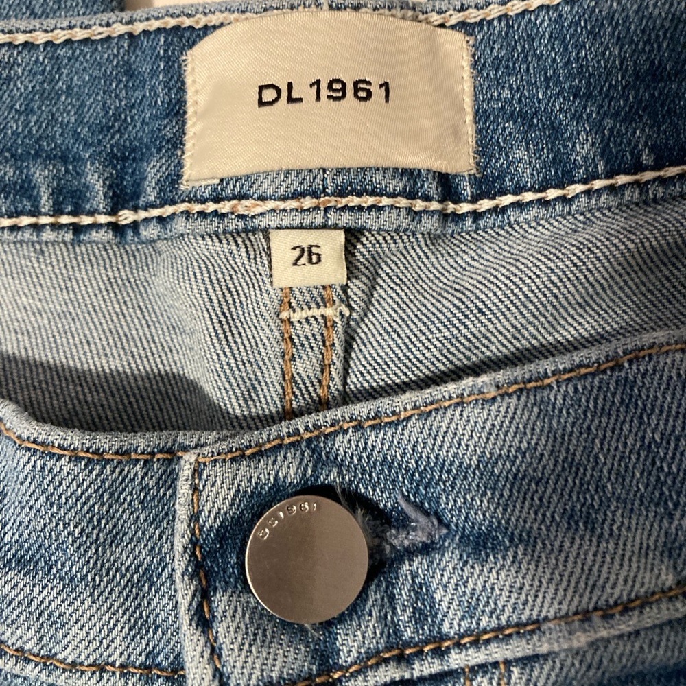 DL1961 Thea Boyfriend 27” Relaxed Tapered Jeans in Ravello Size 26 - Picture 6 of 11